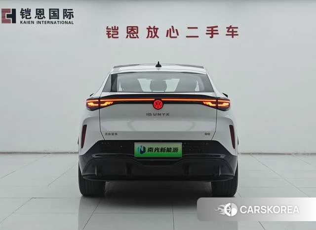 Volkswagen ID. UNYX 2025 Белый из Китая