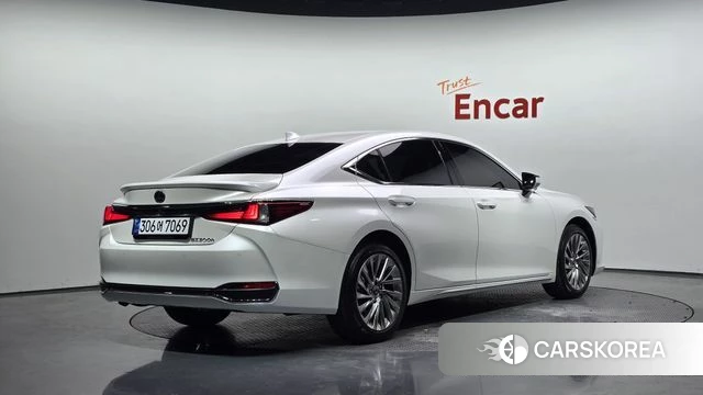Lexus ES300h 7th generation 2026 Белый из Кореи
