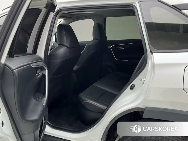 Toyota RAV4 2022 Белый из Китая