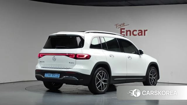 Mercedes-Benz EQB X243 2023 Белый из Кореи