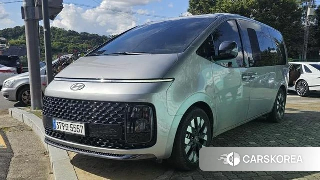 Hyundai Staria 2024 Серебристо-серый из Кореи