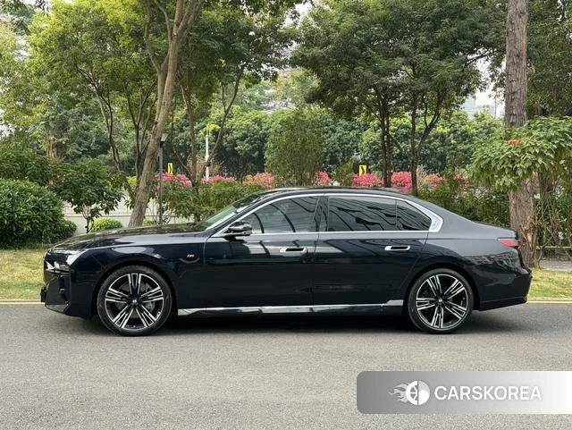 BMW 7 series 2023 Черный из Китая
