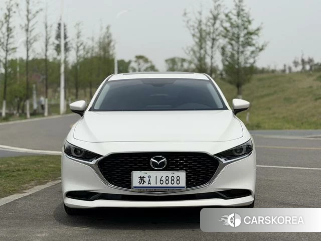 Mazda 3 2024 Белый из Китая