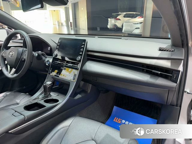 Toyota Avalon 2021 Серебристо-серый из Китая