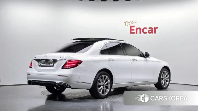 Mercedes-Benz E-Class W213 2019 Белый из Кореи
