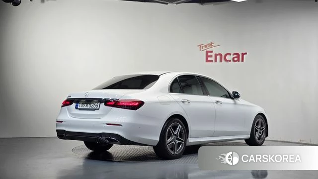 Mercedes-Benz E-Class W213 2022 Белый из Кореи