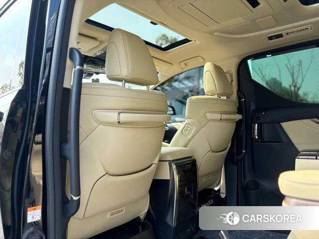 Toyota Alphard 2022 Черный из Китая