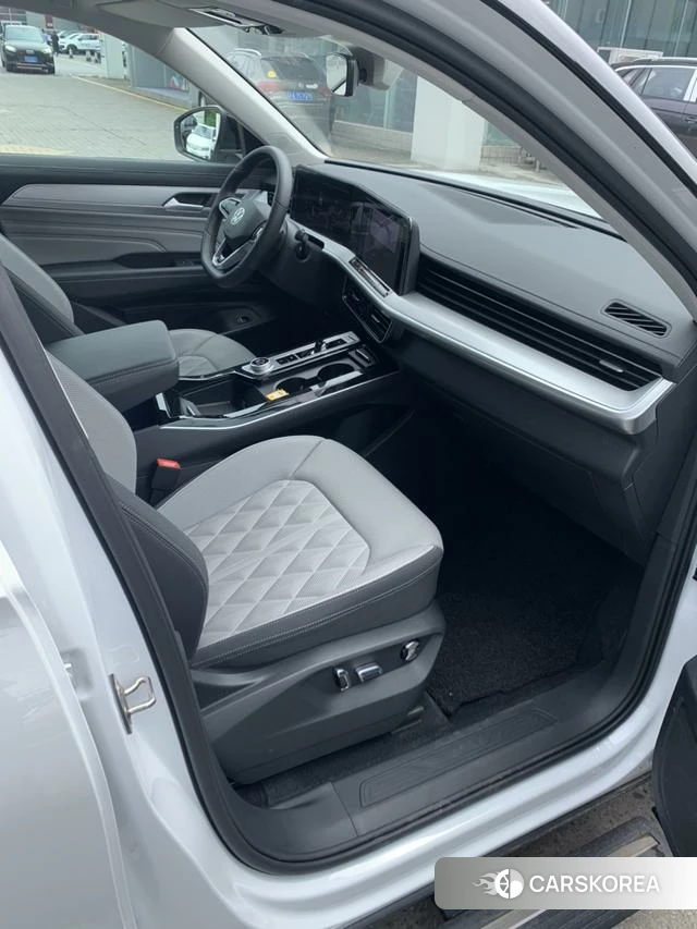 Volkswagen Tavendor 2025 Белый из Китая