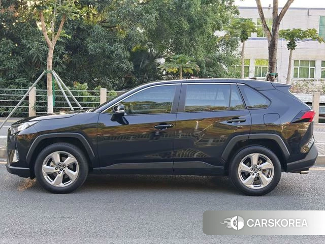 Toyota RAV4 2021 Черный из Китая