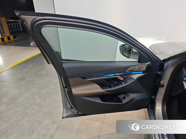 BMW 5 series 2024 Шампань из Китая