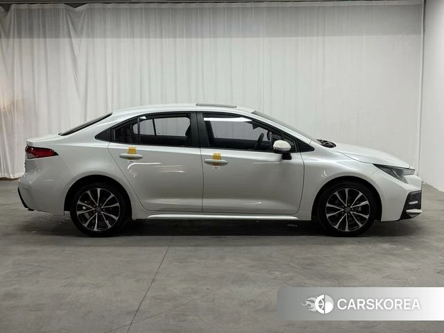 Toyota Levin 2021 Белый из Китая