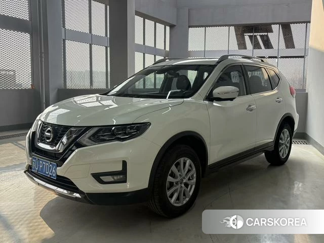 Nissan X-Trail 2021 Белый из Китая