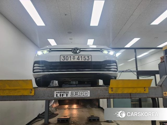 Volkswagen Golf 8th Generation 2022 Белый из Кореи