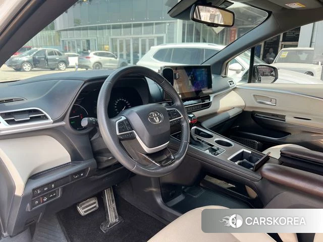 Toyota Sienna 2023 Белый из Китая
