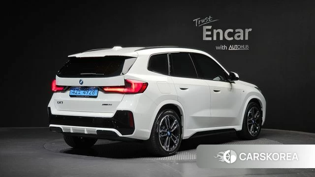 BMW iX1 (U11) 2023 Белый из Кореи, фото 2