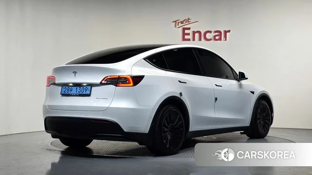 Tesla Model Y 2022 Белый из Кореи