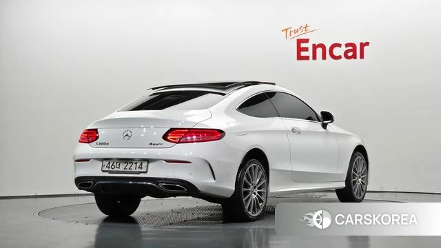 Mercedes-Benz C-Class W205 2019 Белый из Кореи