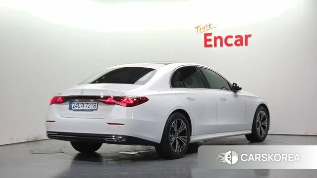 Mercedes-Benz E-Class W214 2025 Белый из Кореи