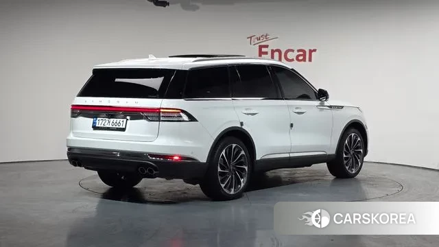 Lincoln Aviator 2nd generation 2023 Белый из Кореи