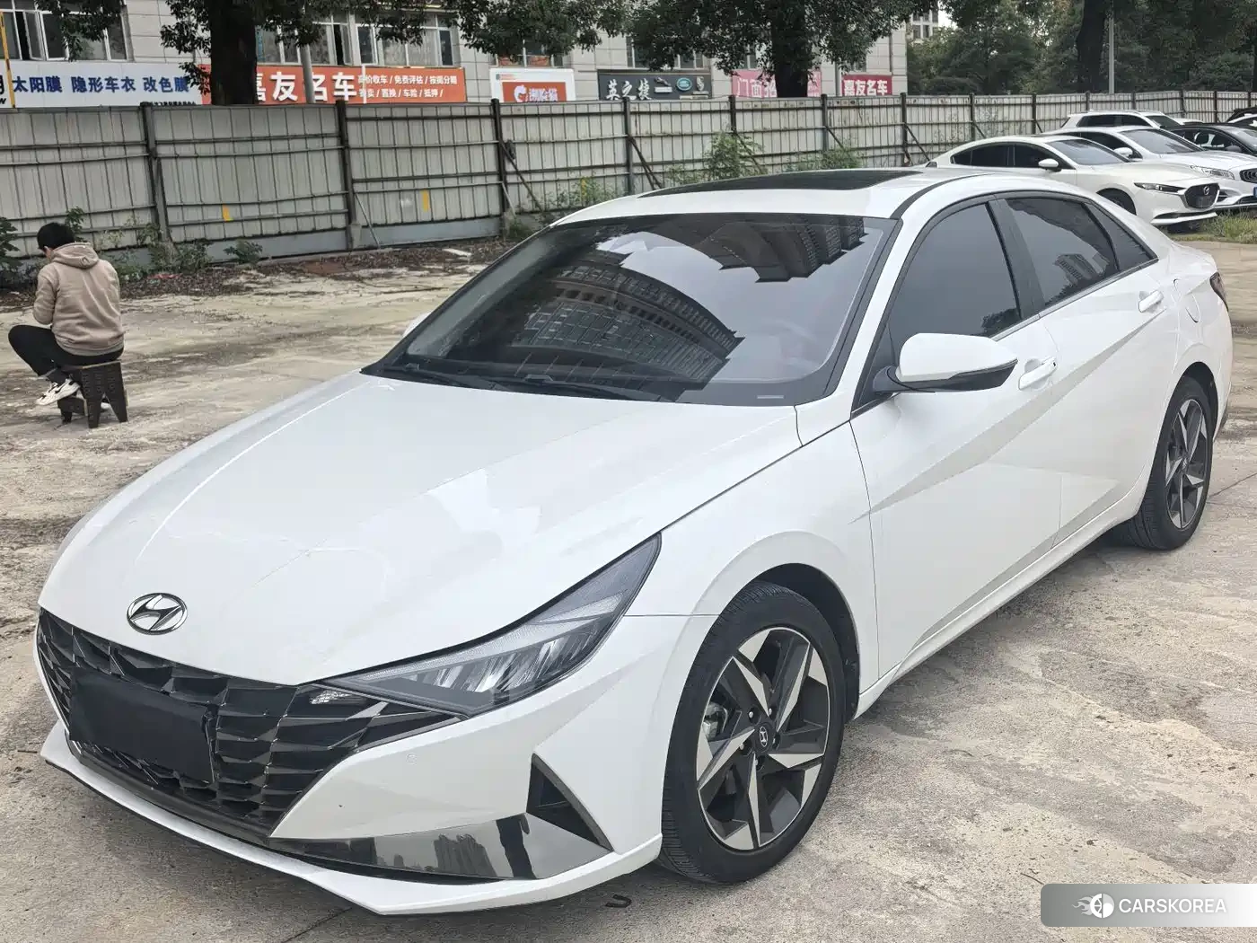 Hyundai Elantra 2023 Белый из Китая