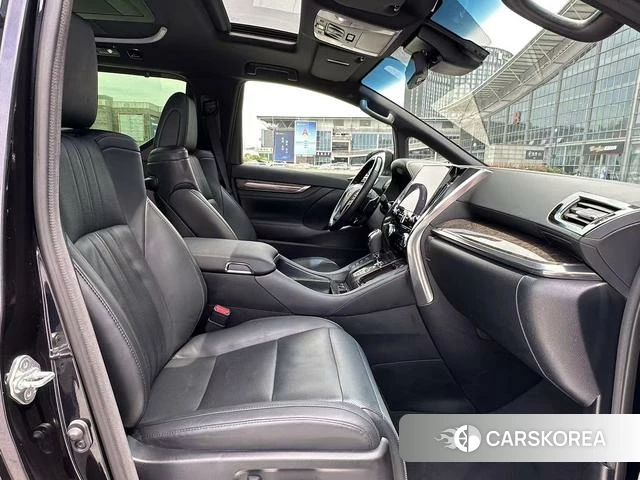 Toyota Vellfire 2023 Черный из Китая