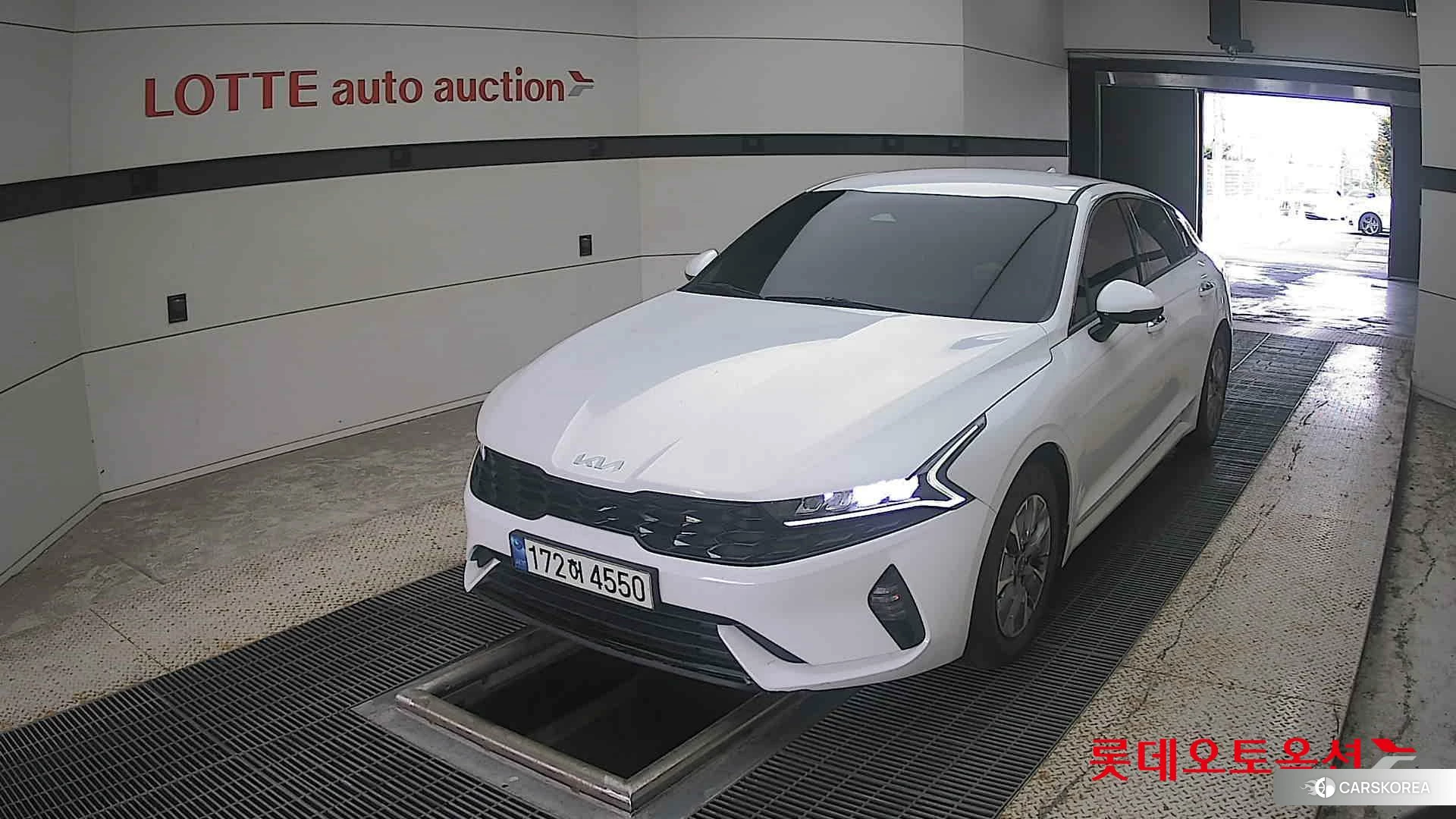 Kia K5 Hybrid 2023 Snow White Pearl (optional) из Кореи