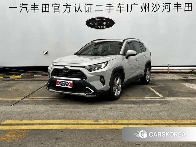 Toyota RAV4 2021 Белый из Китая
