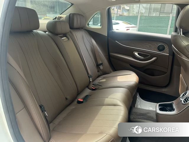 Mercedes-Benz E-Class 2022 Белый из Китая