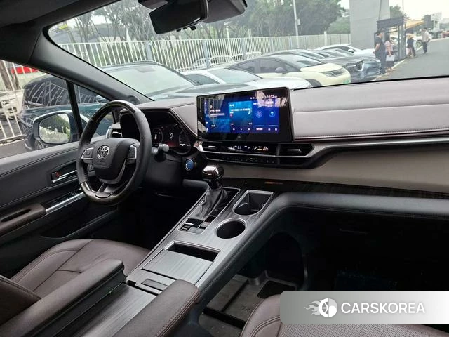 Toyota Granvia 2023 Белый из Китая