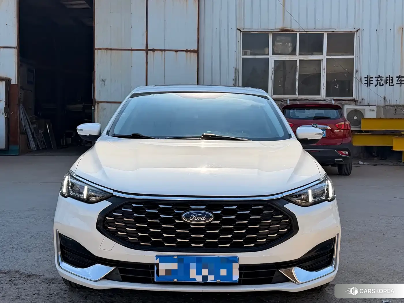 Ford Escort 2022 Белый из Китая