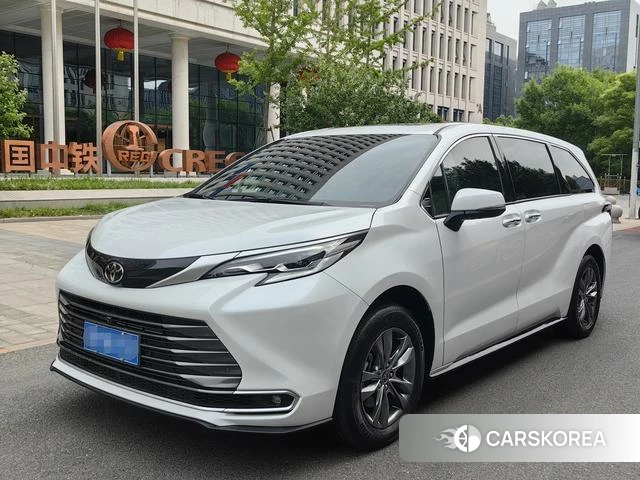 Toyota Sienna 2026 Белый из Китая