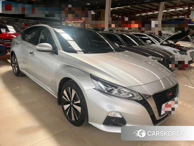 Nissan Altima 2021 Серебристо-серый из Китая