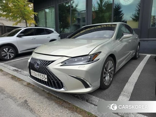 Lexus ES300h 7th generation 2022 Жемчужный цвет из Кореи
