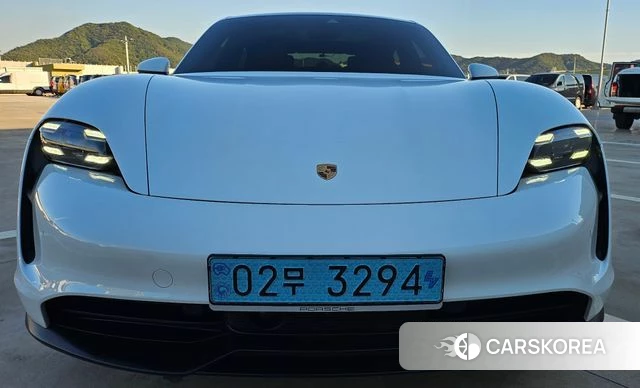 Porsche Taycan 2023 Белый из Кореи