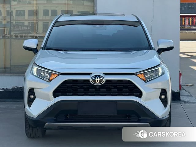 Toyota RAV4 2023 Белый из Китая