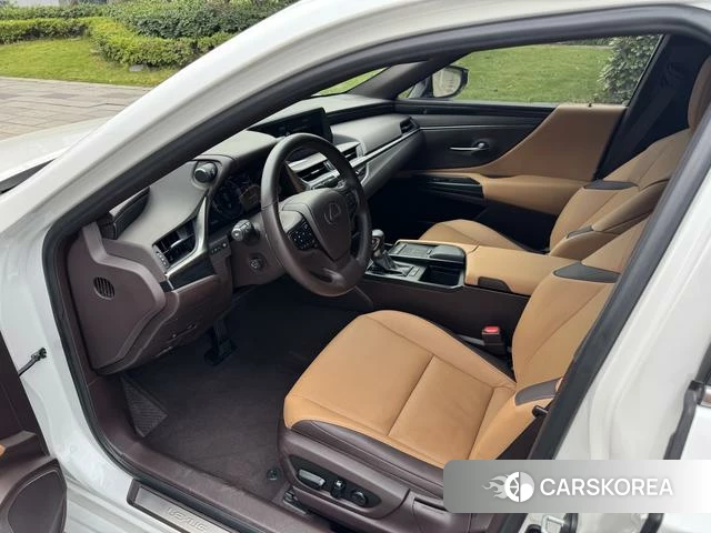 Lexus ES 2021 Белый из Китая