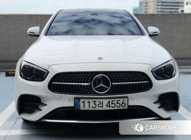 Mercedes-Benz E-Class W213 2022 Белый из Кореи