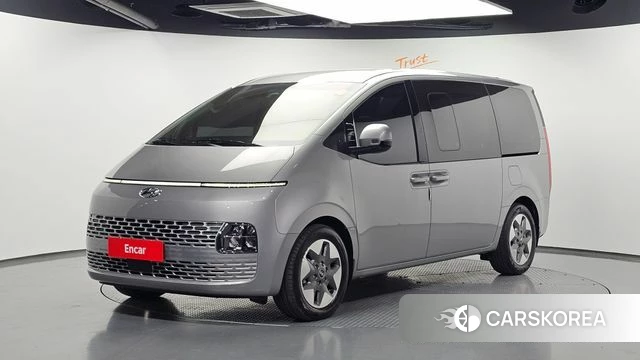 Hyundai Staria 2023 Серебристо-серый из Кореи