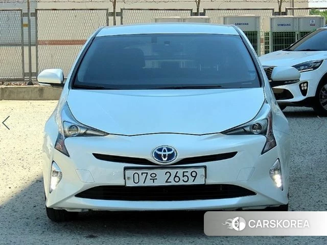 Toyota Prius 4th Generation 2018 Белый из Кореи