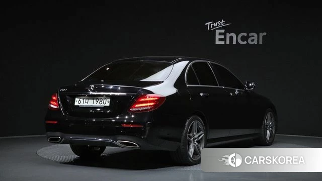 Mercedes-Benz E-Class W213 2018 Черный из Кореи
