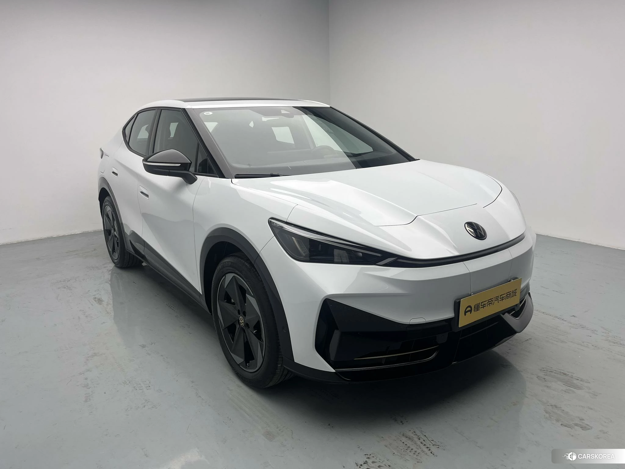 Volkswagen ID. UNYX 2025 Белый из Китая