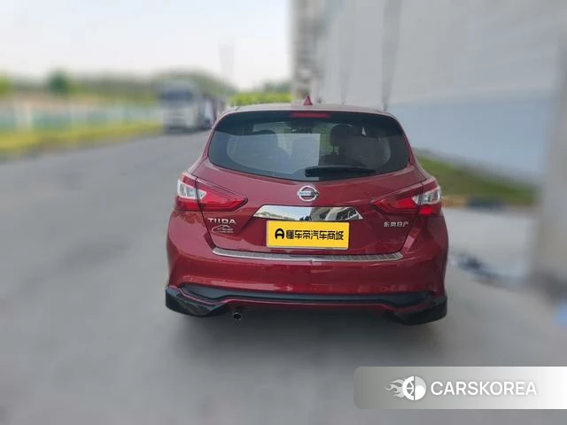 Nissan Tiida 2021 Красный из Китая