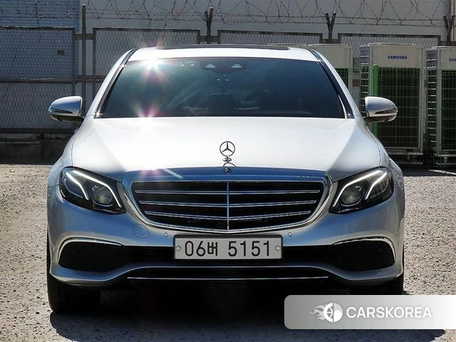 Mercedes-Benz E-Class W213 2018 Серебряный из Кореи