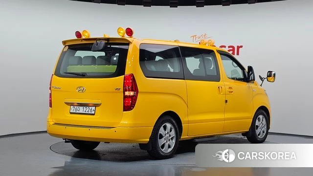 Hyundai The New Grand Starex 2019 Желтый из Кореи