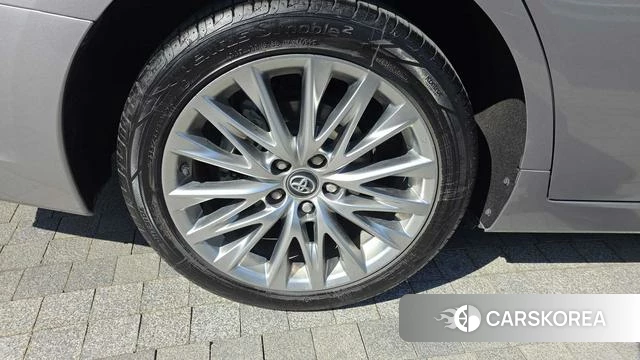 Toyota Avalon 2023 Серебристо-серый из Китая