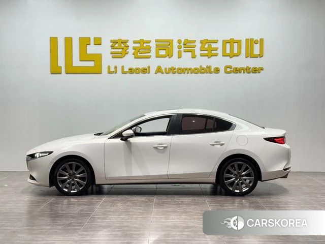 Mazda 3 2021 Белый из Китая