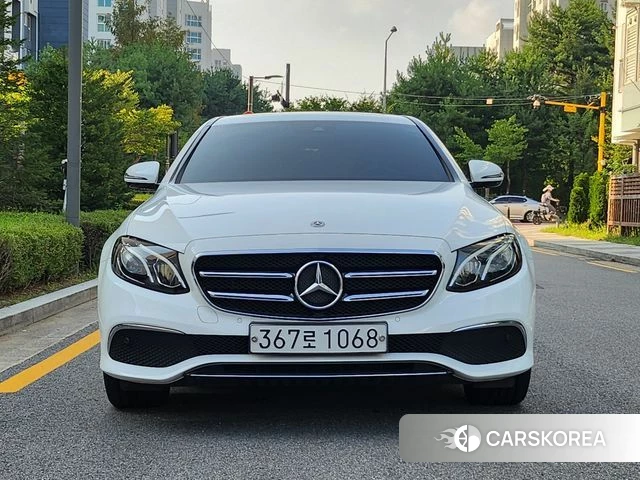 Mercedes-Benz E-Class W213 2019 Белый из Кореи