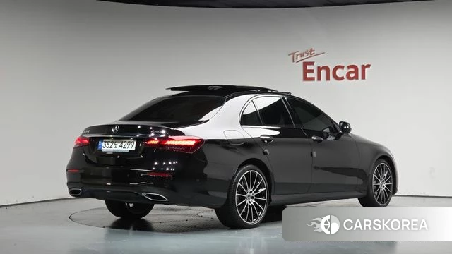 Mercedes-Benz E-Class W213 2023 Черный из Кореи