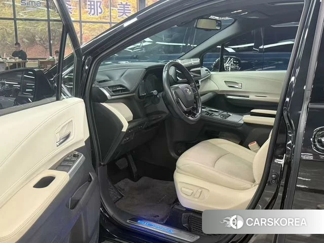 Toyota Sienna 2023 Черный из Китая