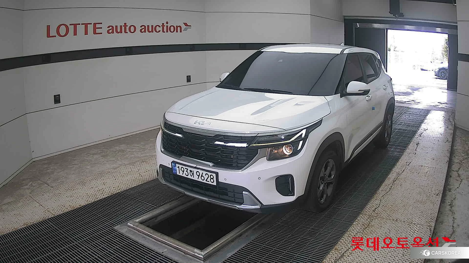 Kia Seltos 2023 Snow White Pearl (optional) из Кореи